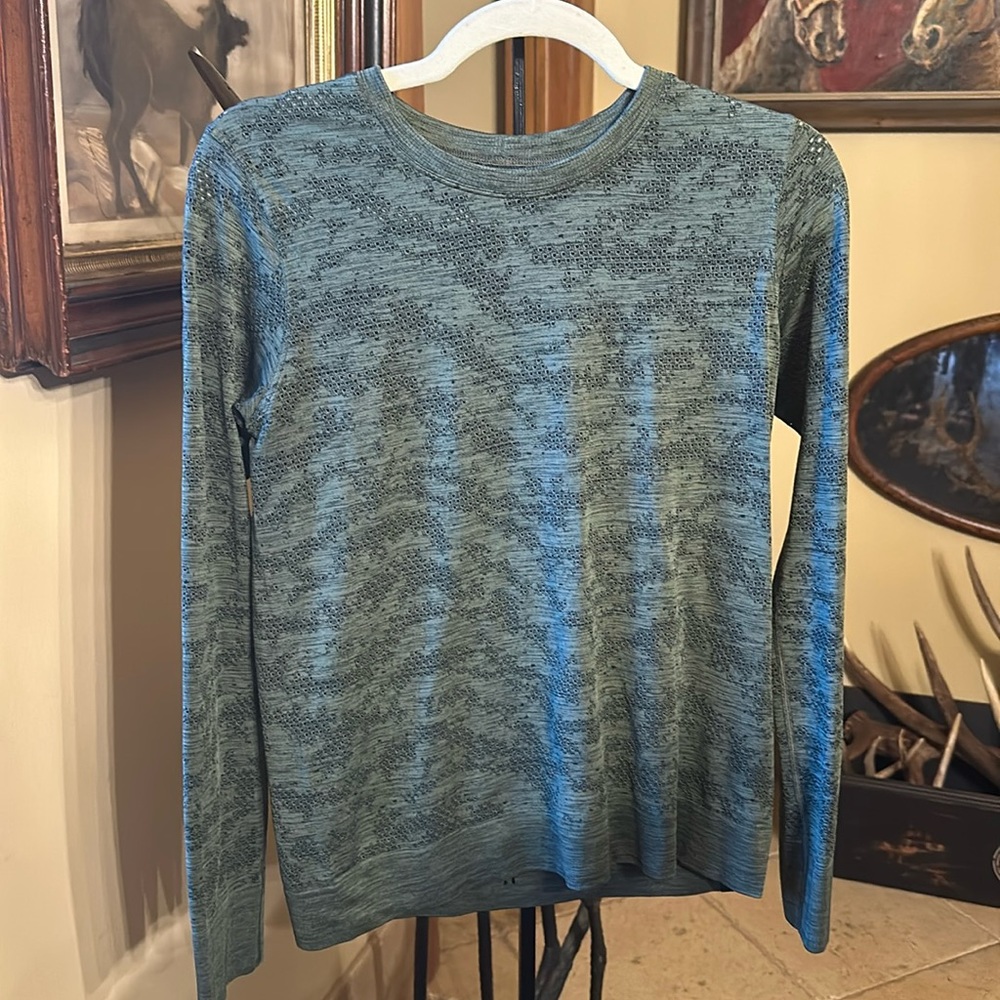 Lululemon Variegated Green Long Sleeve Tee Size 8